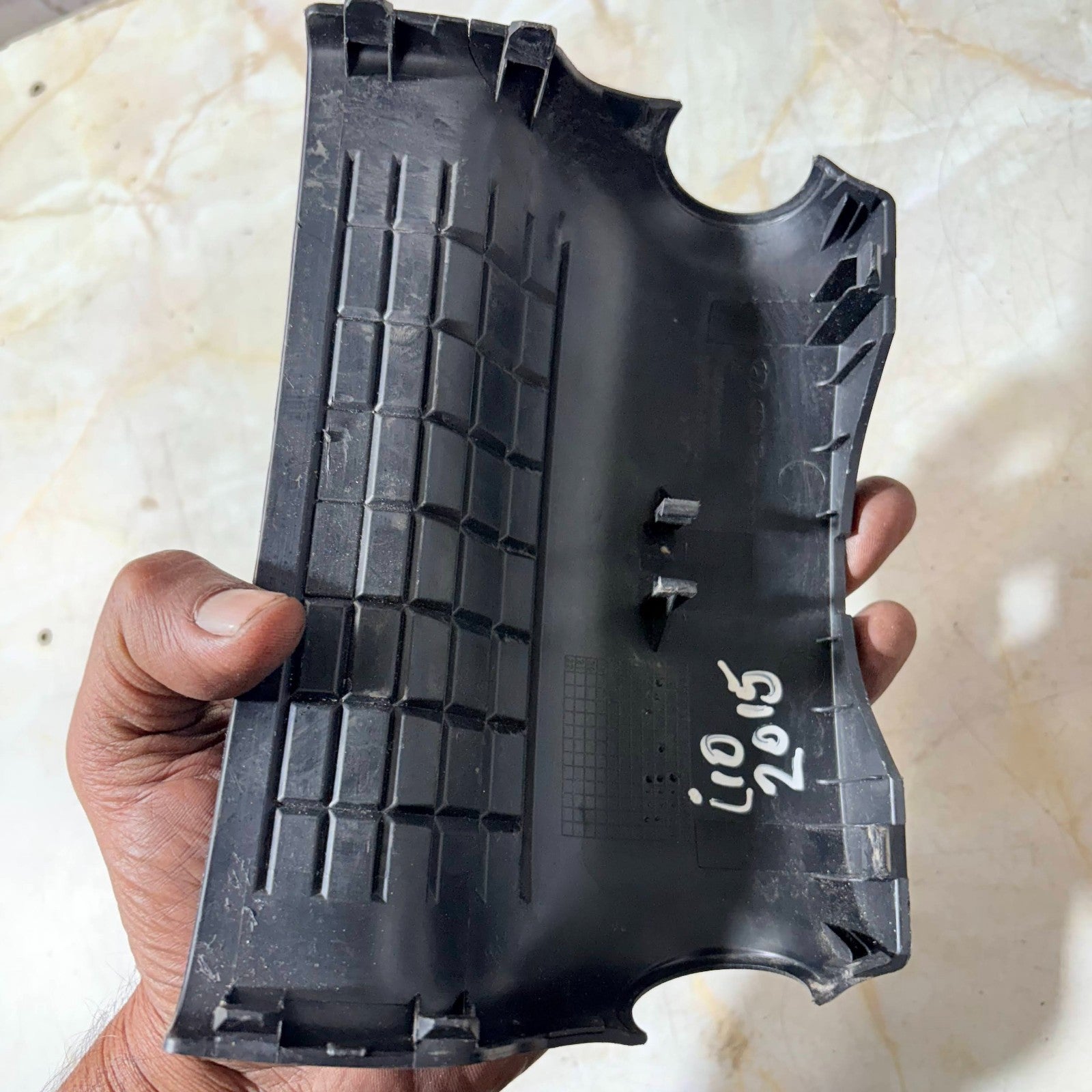 HYUNDAI i10 2015 STEERING COLUMN SURROUND TRIM COVER B9848-52000