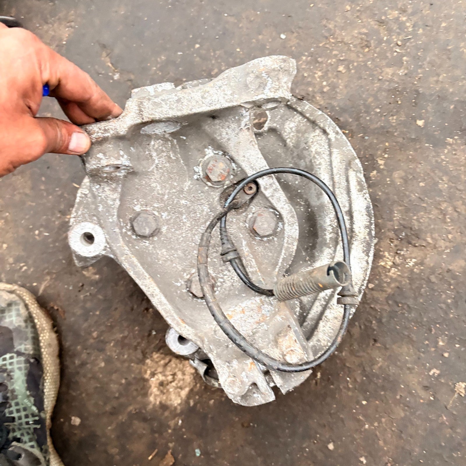 BMW 2005 DRIVER SIDE FRONT HUB WHEEL BEARING