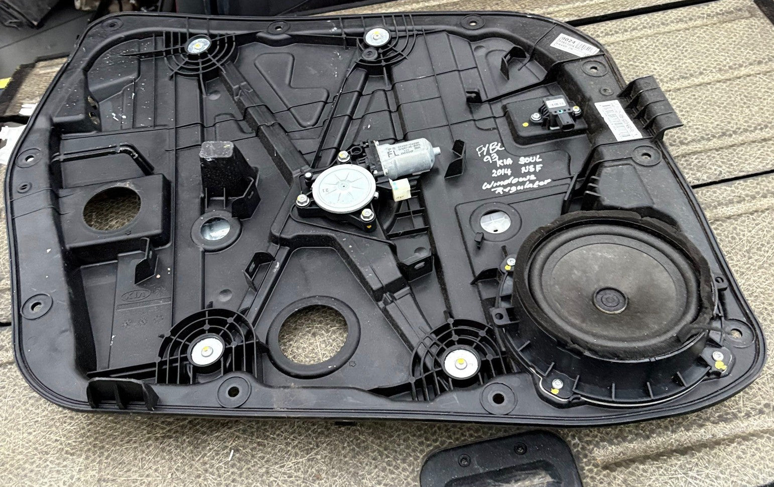 KIA SOUL MK2 2014-2019 FRONT LEFT WINDOW REGULATOR MOTOR 82470-B2080 82450-B2000