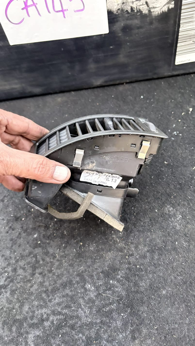 VW POLO 9N3 MK4 DRIVER/RIGHT SIDE FRONT AIR VENT DUCT 6Q0819704 2009