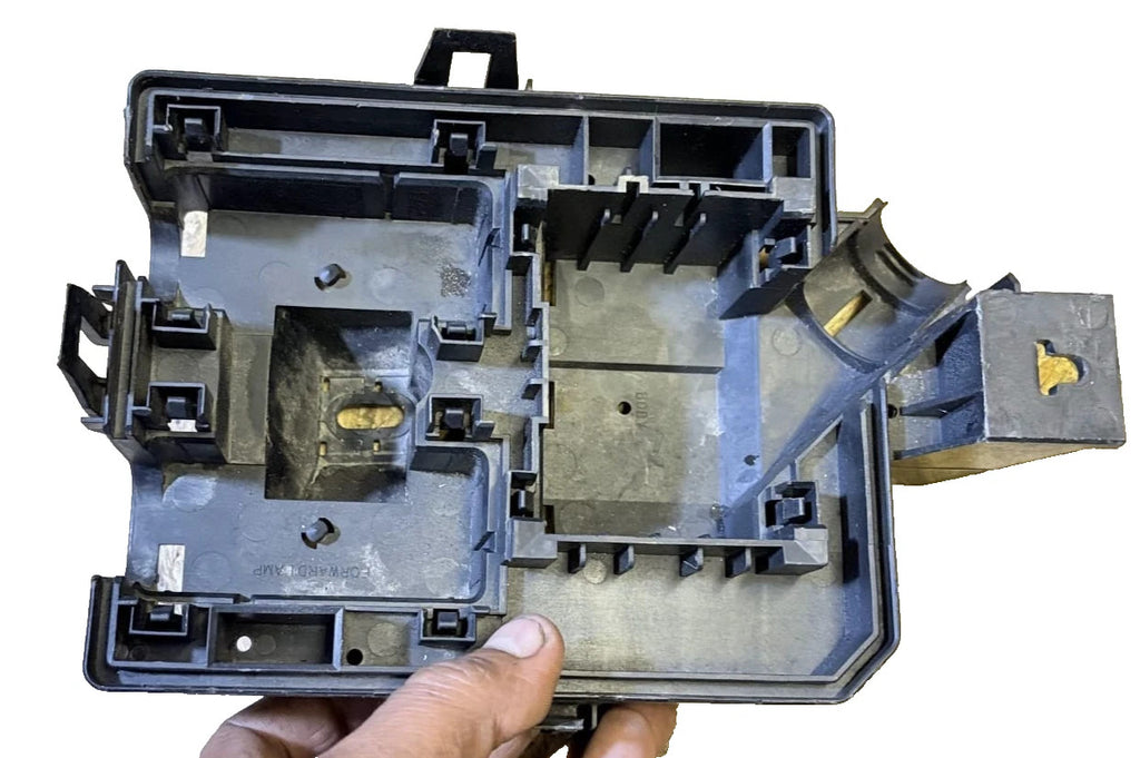 VAUXHALL MOKKA MK1 2012-2019 ENGINE BAY FUSE BOX MOUNTING BRACKET 95962913