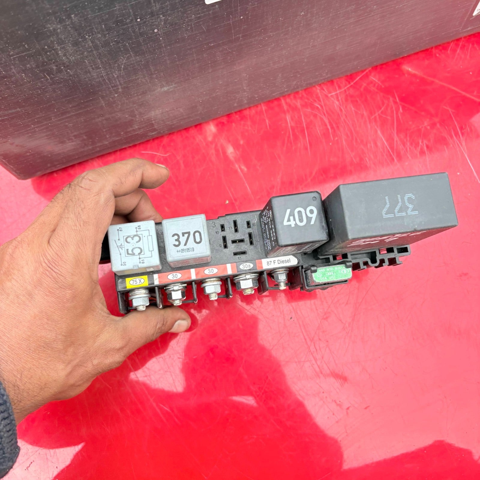 VW Beetle Mk1 2009 right front relay fuse box board