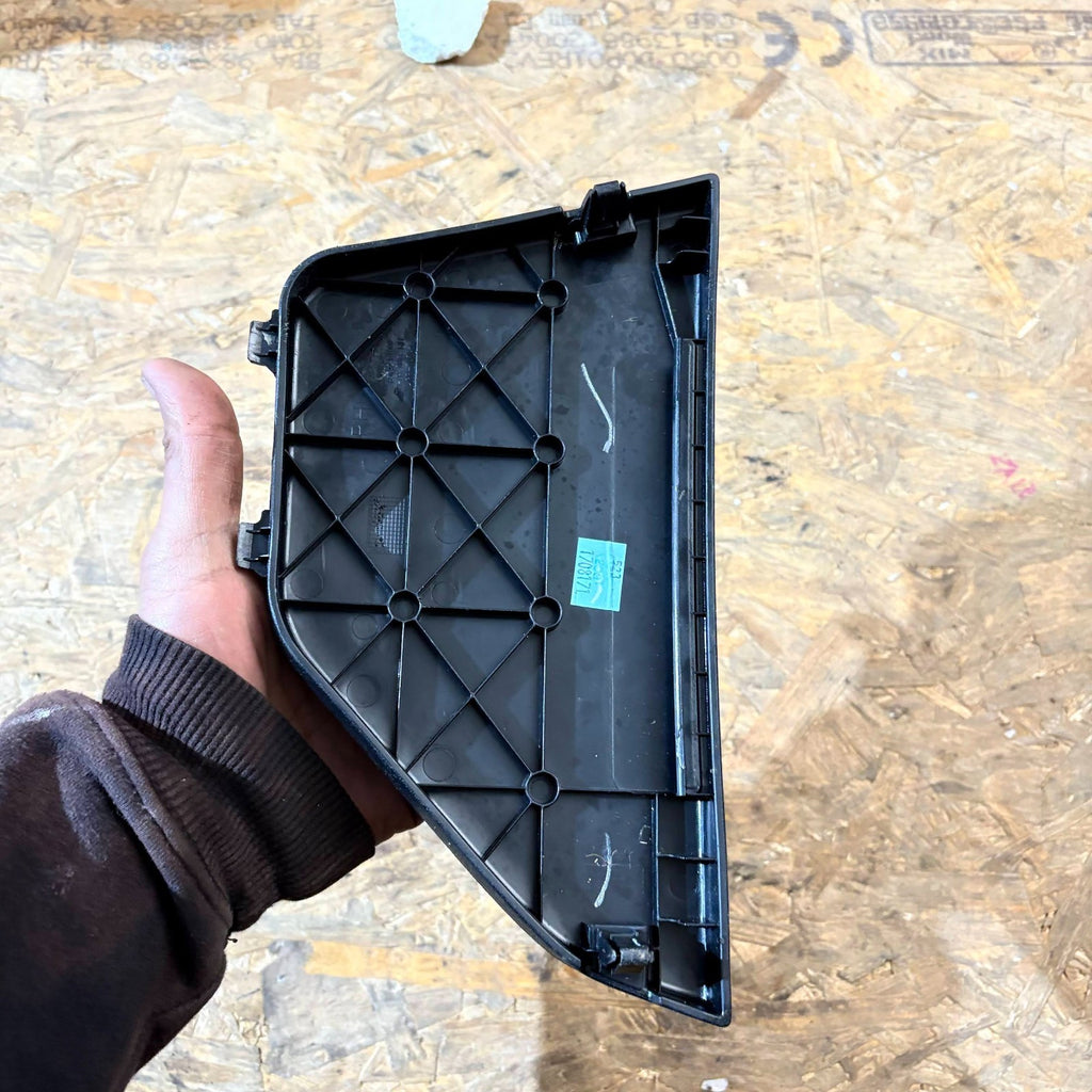 Kia Sportage Mk4 QL 2016-2021 Rear Right Tailgate Trim 85742-F1000