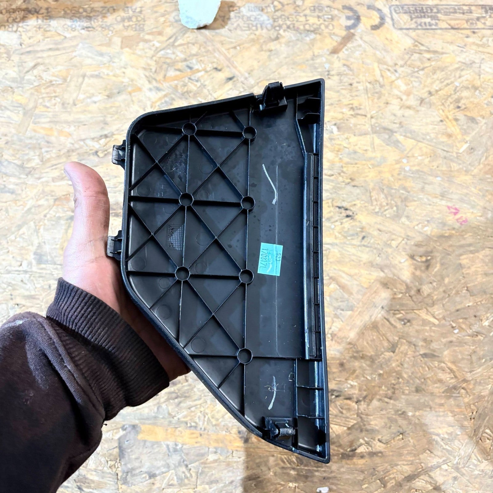 Kia Sportage Mk4 QL 2016-2021 Rear Right Tailgate Trim 85742-F1000