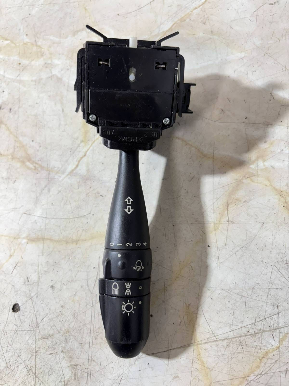 MITSUBISHI COLT WIPER STALK SWITCH 17E018 A379