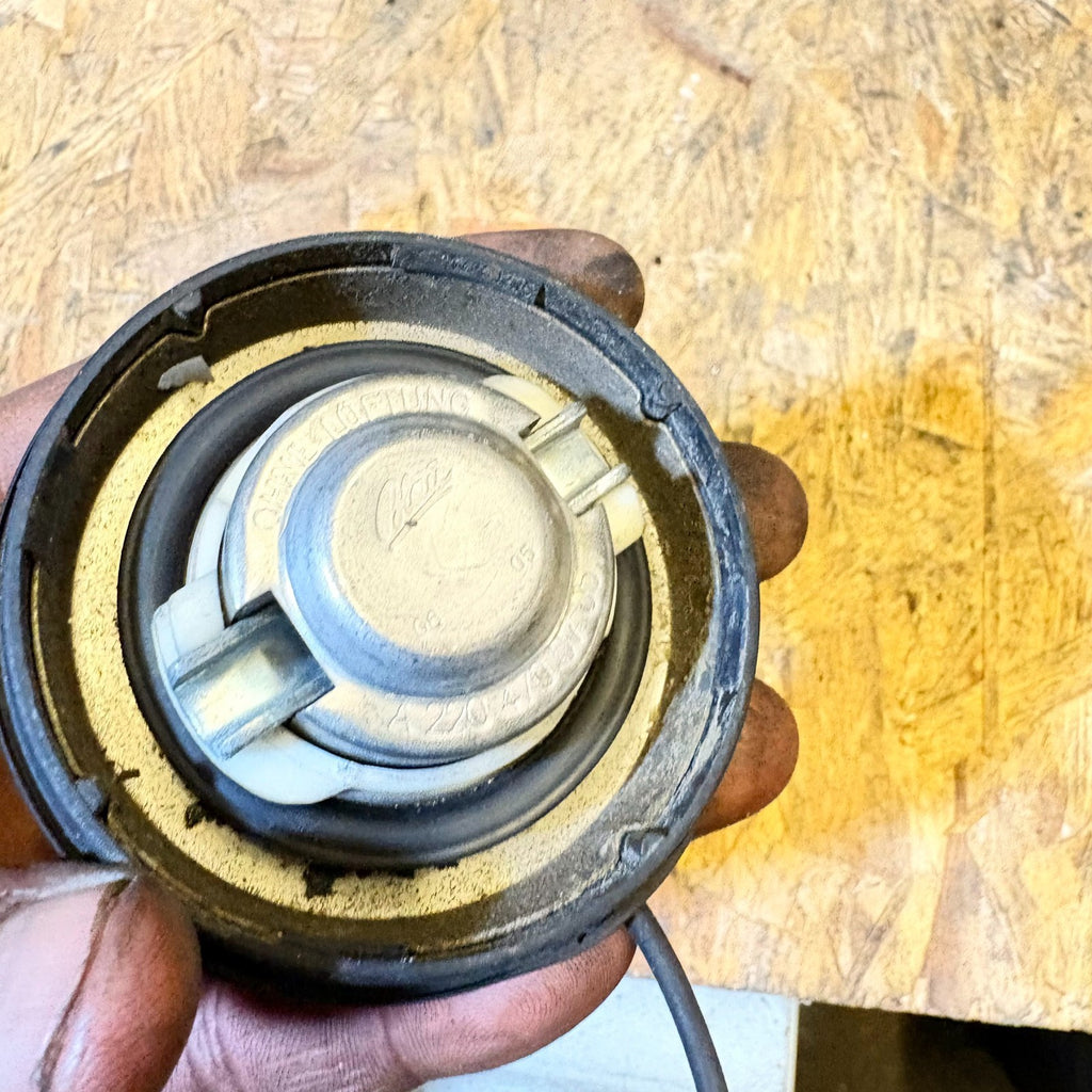 2004-2010 MERCEDES B CLASS PETROL FUEL CAP A2204700705