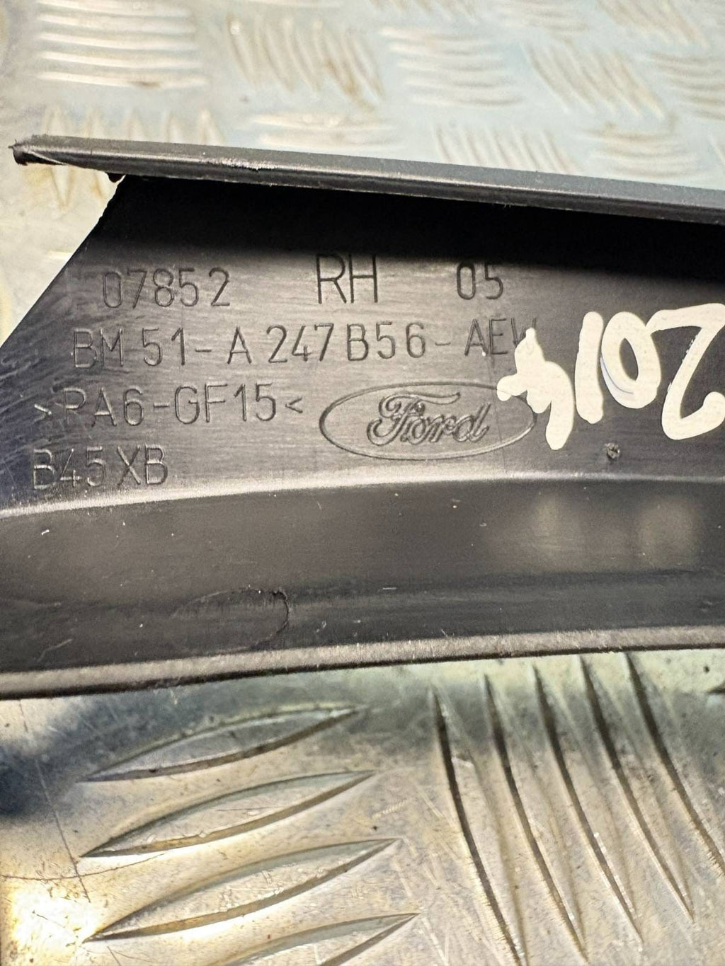 FORD FOCUS MK3 WINDOW TRIM PANEL REAR RIGHT DOOR BM51-A247B56-AEW 2014