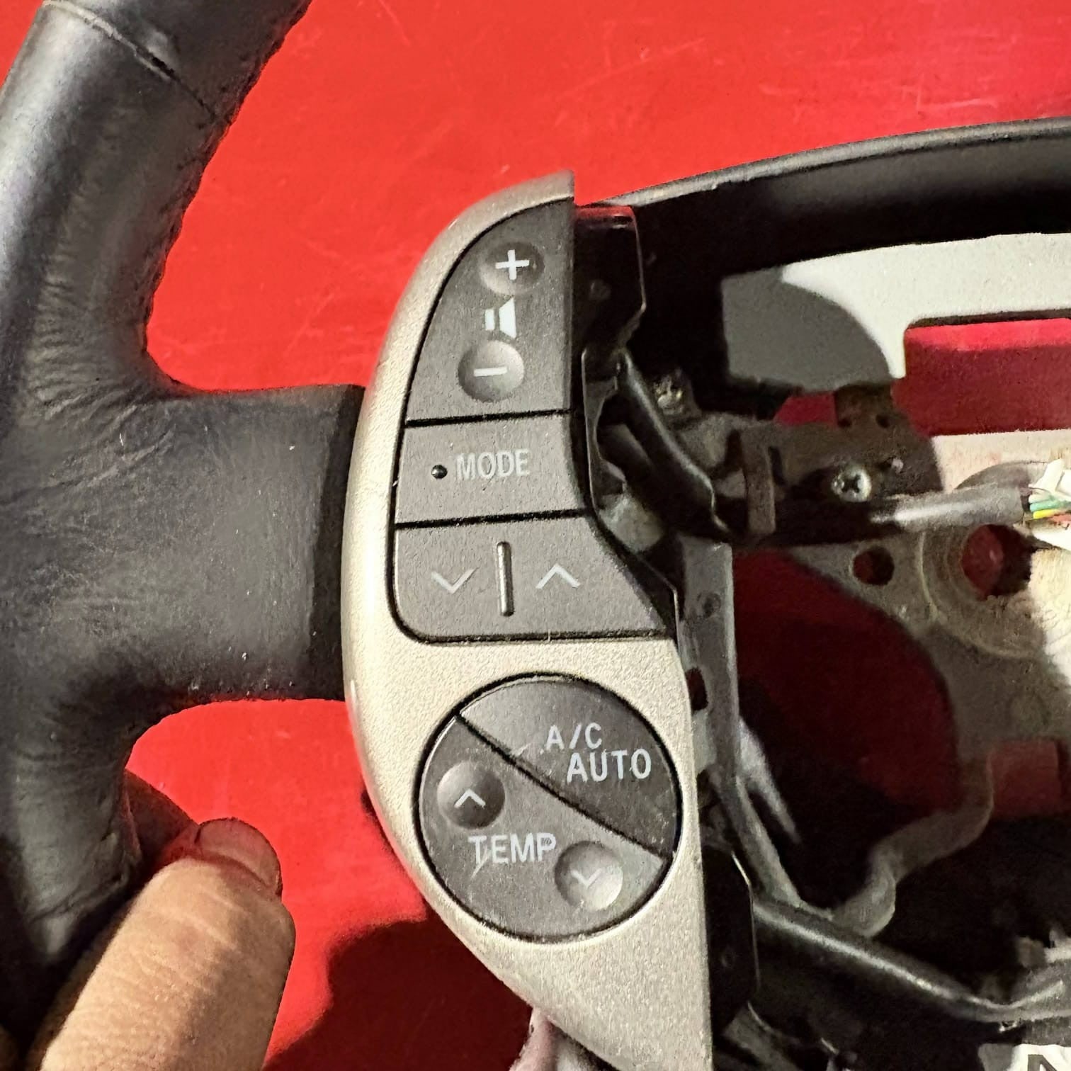 Toyota PRIUS 1.5 MULTIFUNCTION STEERING WHEEL LEATHER