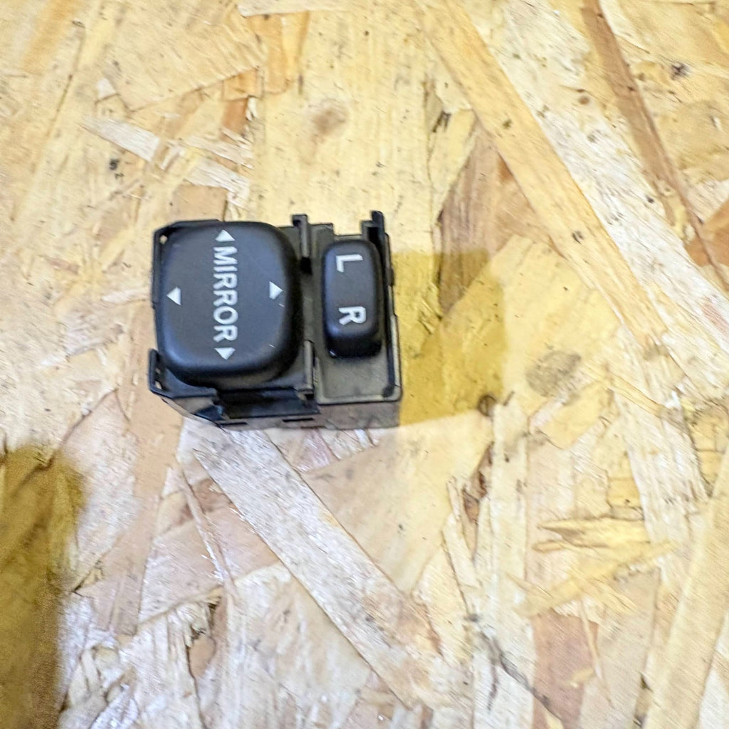 2011 TOYOTA MK2 WING MIRROR SWITCH 183574
