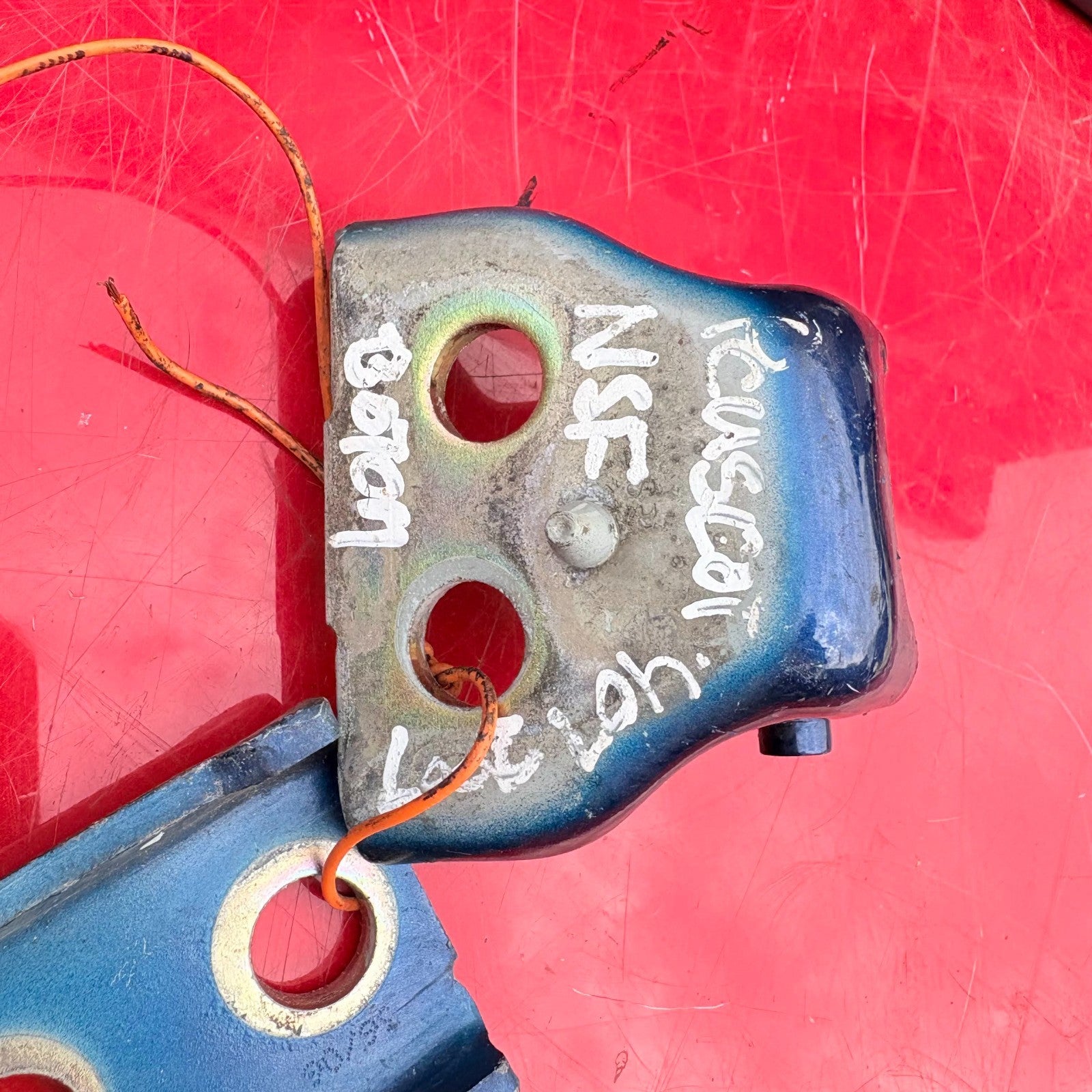 Peugeot 407 2007 DOOR HINGES LEFT FRONT PASSENGERS SIDE TOP AND BOTTOM