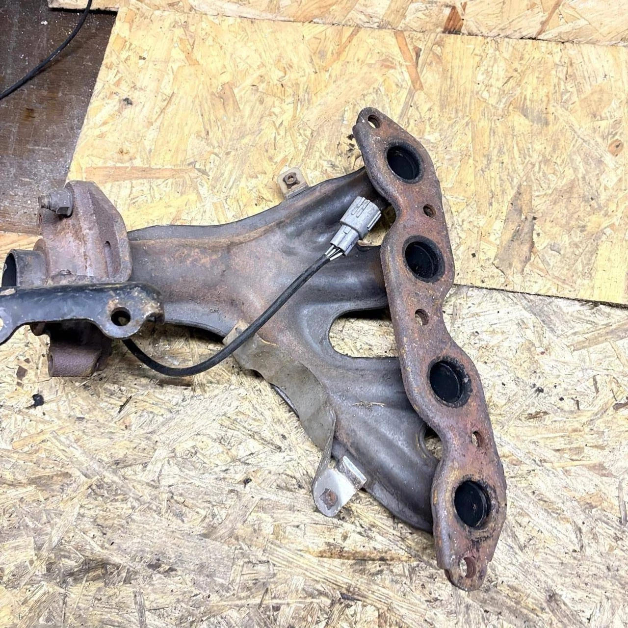 TOYOTA CARINA E 1.6 1.8 EXHAUST MANIFOLD