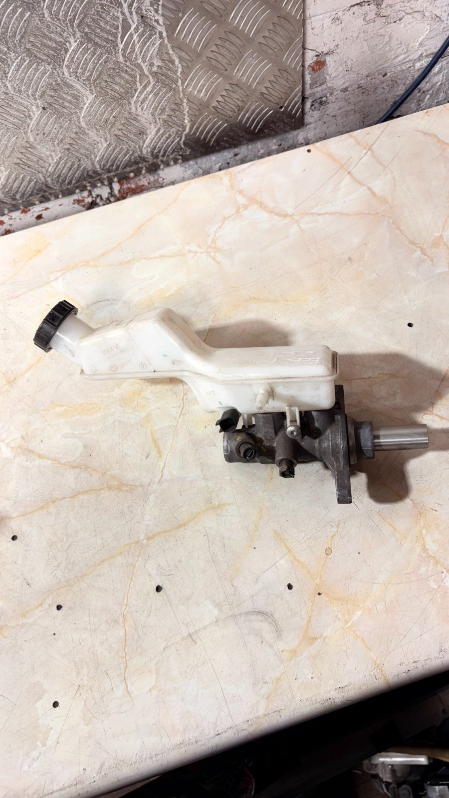 FORD ECOSPORT 2013-2017 1.0 ECOBOOST BRAKE MASTER CYLINDER 06735610081 2071495