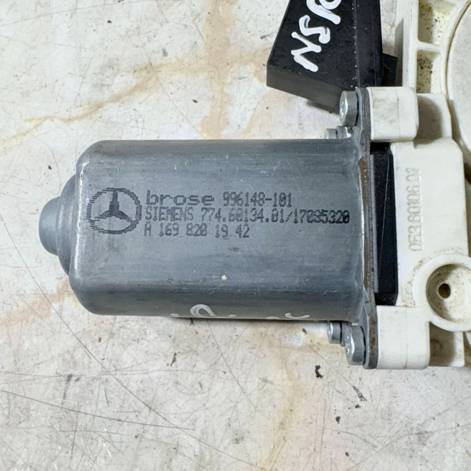 MERCEDES A CLASS A150 2005 N/S/R PASSENGER SIDE REAR WINDOW MOTOR A1698201942