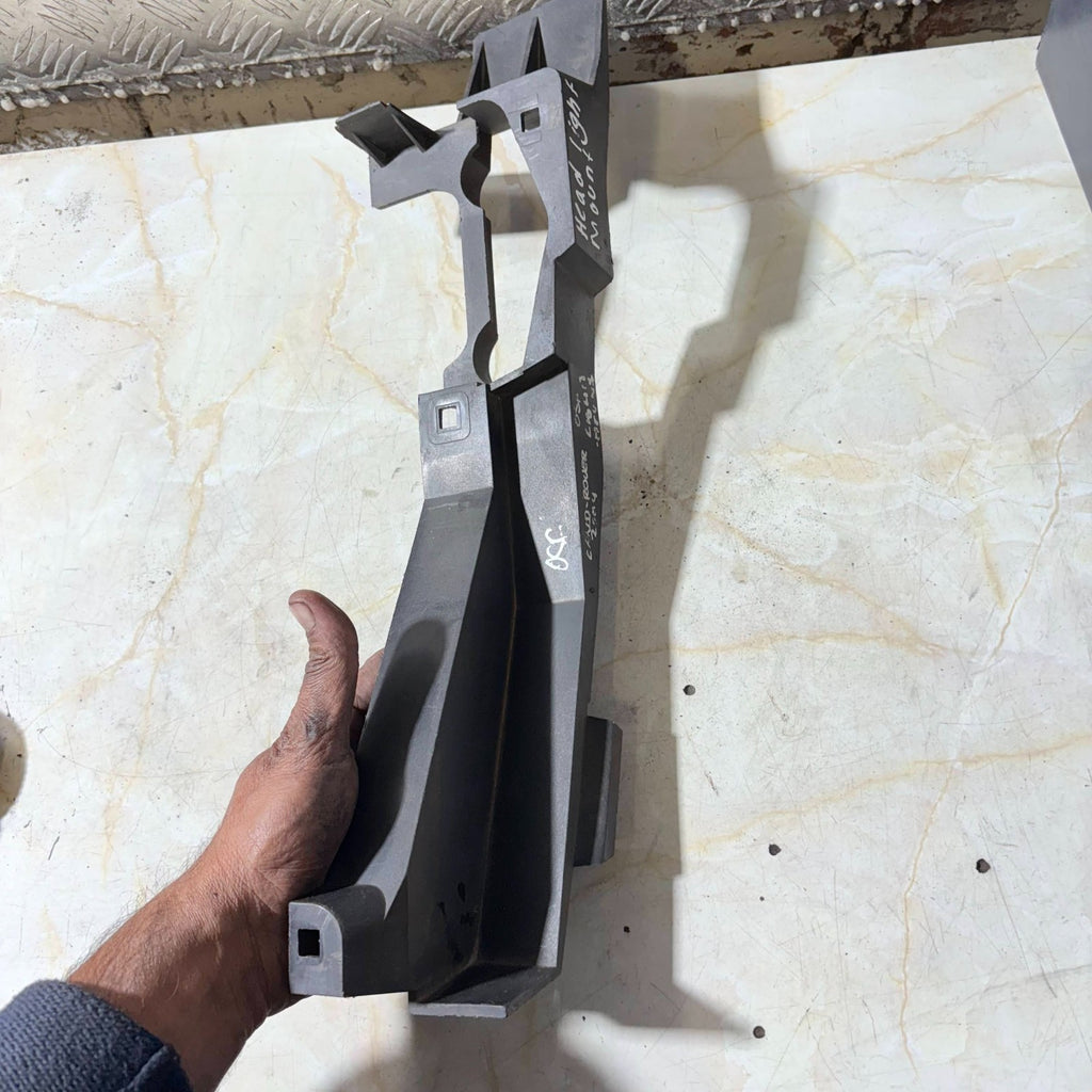 Range Rover L322 Headlight Bracket Mount Off Side Right 2002-2005 7009236 RH