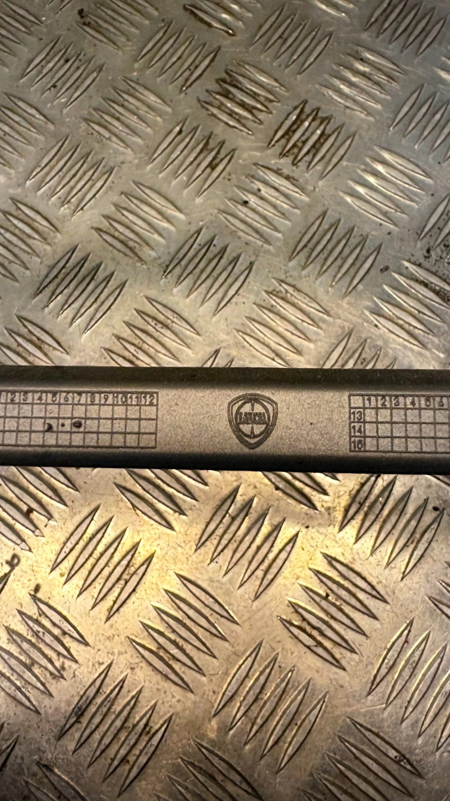 CHRYSLER YPSILON MK3 AIR VENT DASHBOARD TRIM SURROUND 2011-2015