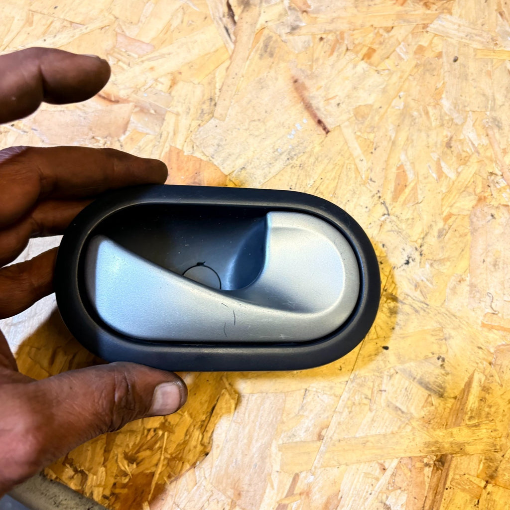 RENAULT CLIO 2012 RIGHT DRIVER SIDE FRONT DOOR HANDLE-(O/S/F) BLACK 310580