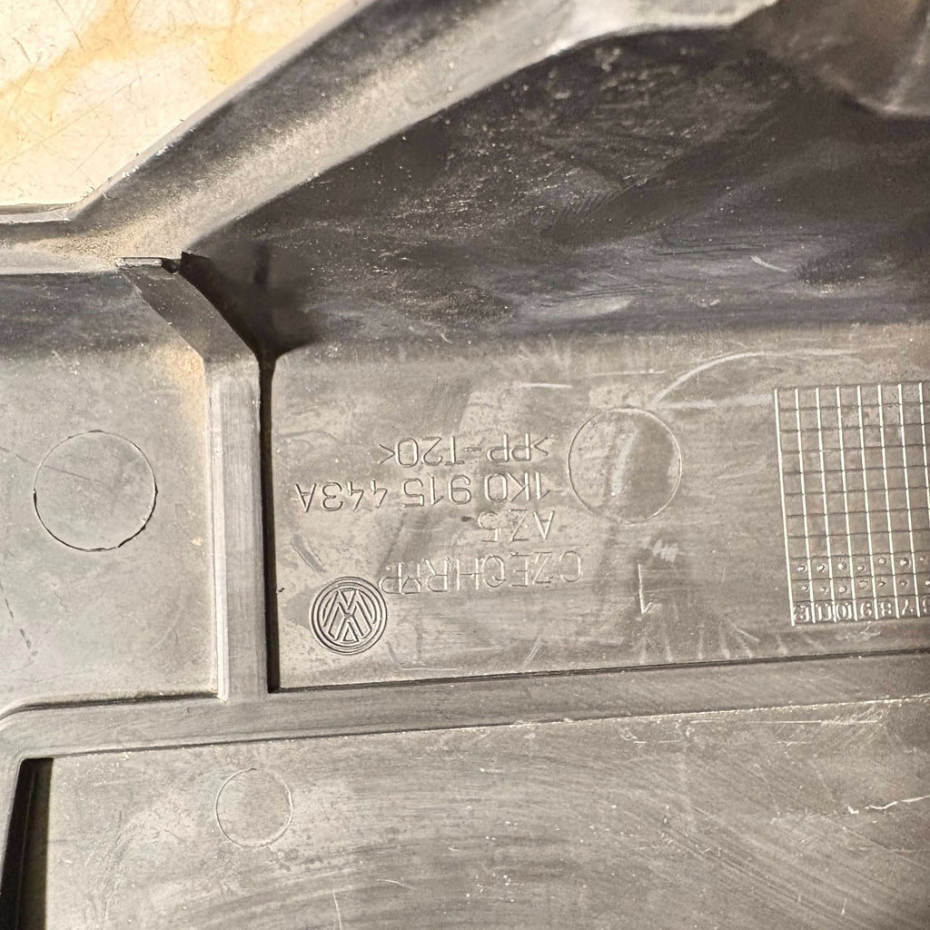 VW GOLF MK5 2004-2009 ENGINE BAY BATTERY INSULATION BOX COVER 1K0915443A