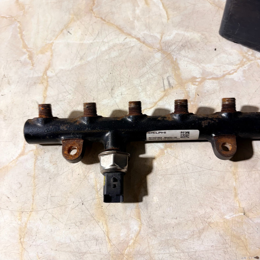 PEUGEOT 407 ENGINE FUEL RAIL 9656391180 2004-2011