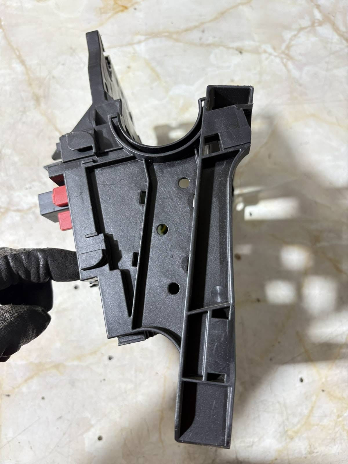 SEAT IBIZA 2016 6C FUSE BOX FRAME MASK 6C0907371A