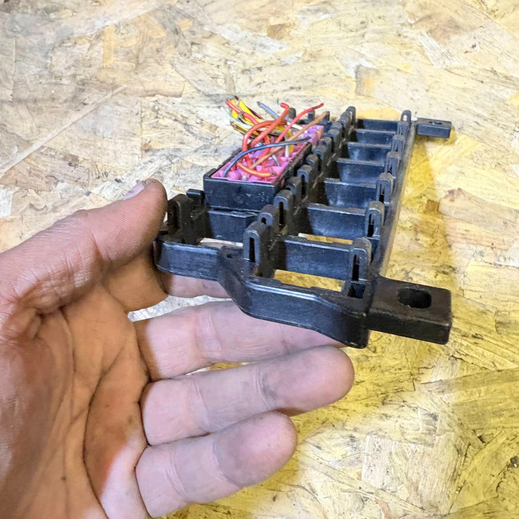 udi TT MK1 1998-2006 Under Dash Interior Fuse Relay Box Board Holder 8N0937503