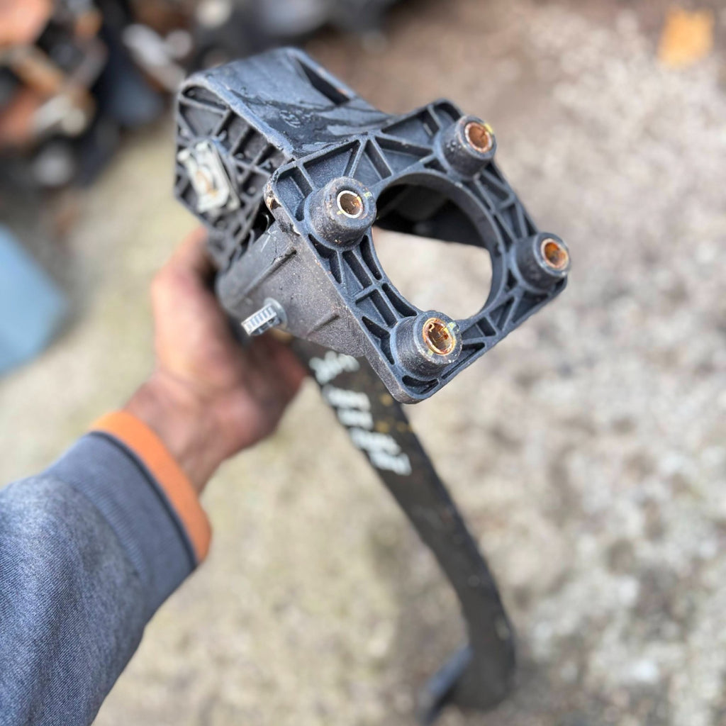 KIA CARENS 2008 Accelerator Pedal