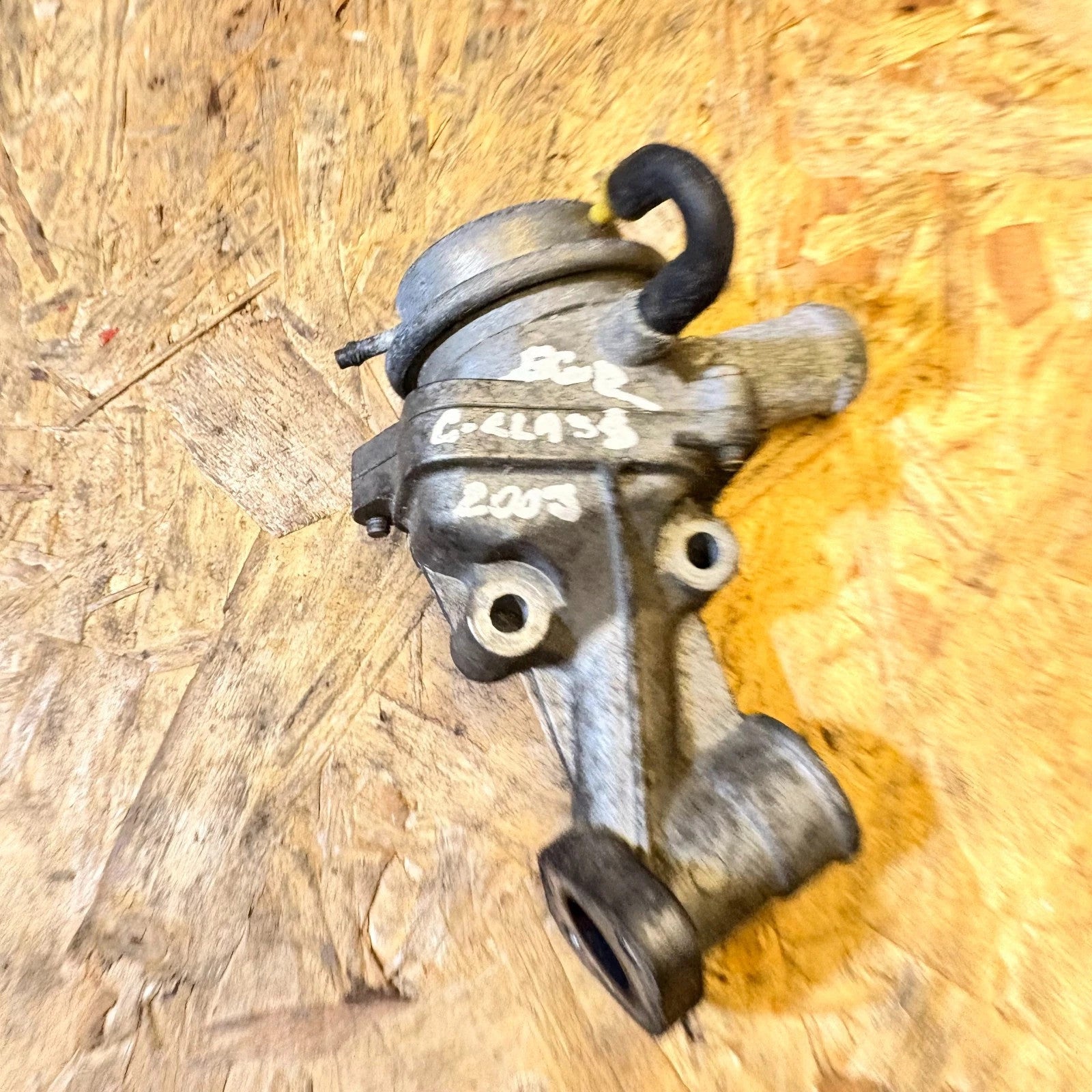 Mercedes C-Class W203 EGR Valve Exhaust Gas Recirculation Vacuum 2003