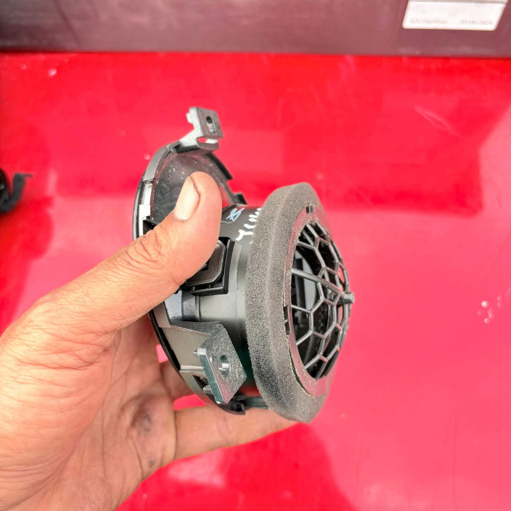 2014 NISSAN JUKE ACENTA PASSENGER SIDE DASHBOARD AIR VENT 687601KK0A
