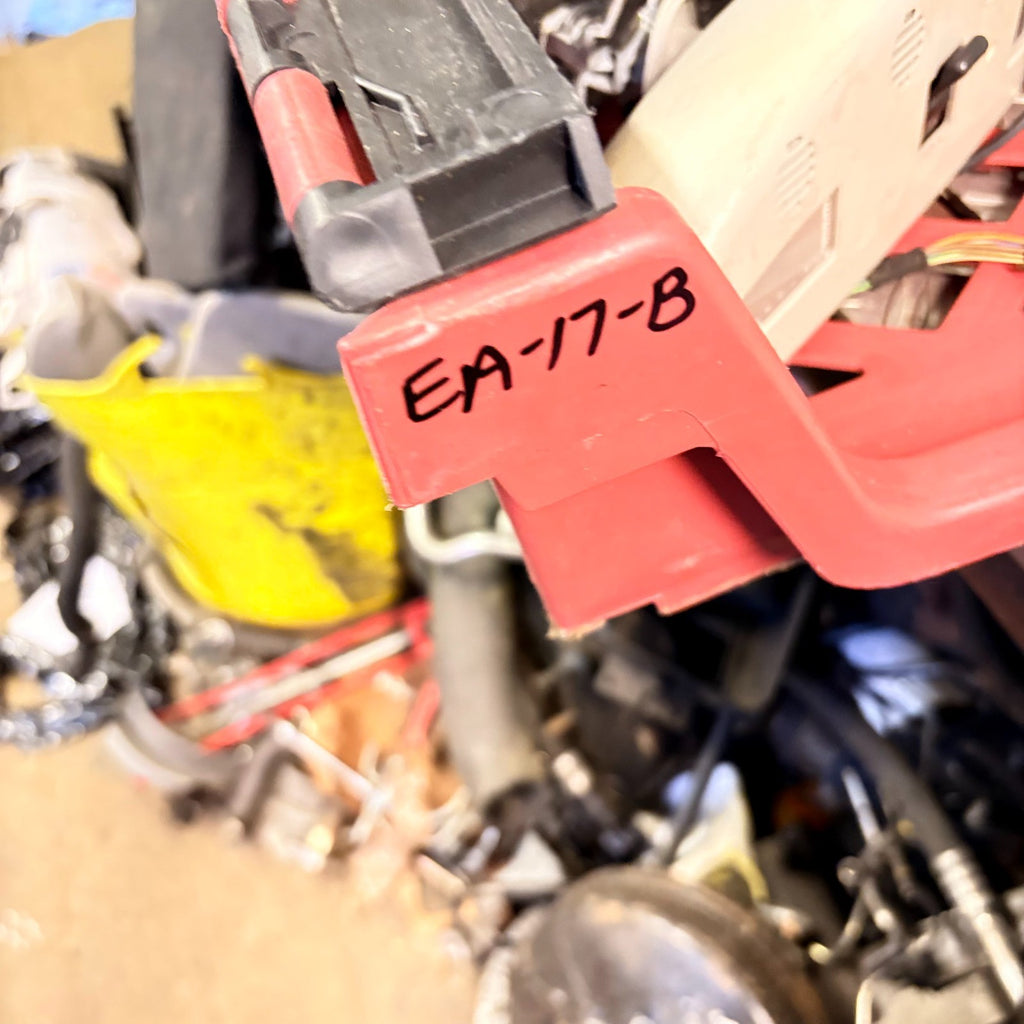 8D1941824 VW Beetle 1C 2006-2010 Engine Fuse Box