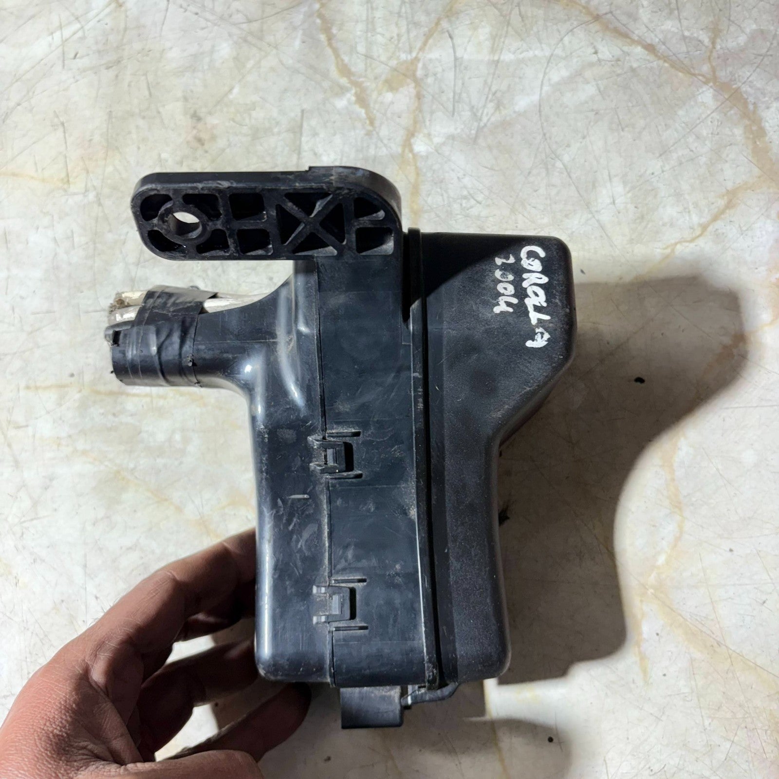 Toyota Corolla 2004 Engine Bay Fuse & Relay Box Under Bonnet Junction Block