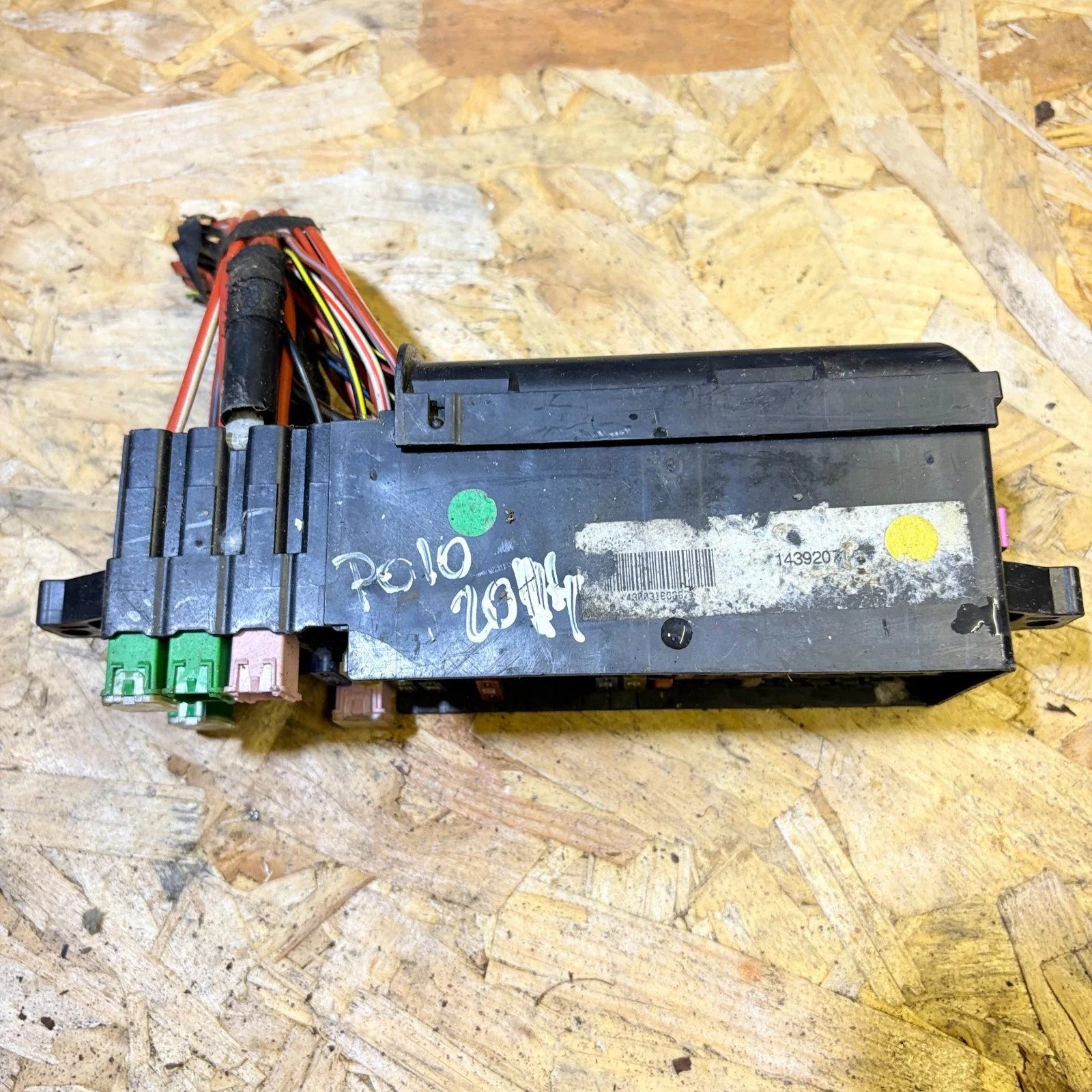 VOLKSWAGEN POLO MK5 6R 2009-2017 FUSE BOX