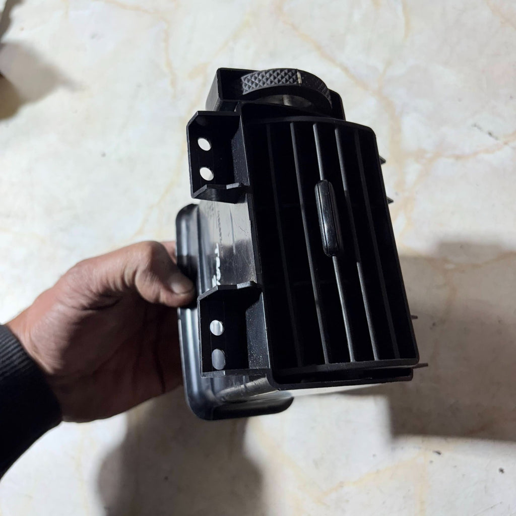 FORD TRANSIT 2007-2014 LEFT FRONT AIR VENT (PASSENGER SIDE) 6C1119C682