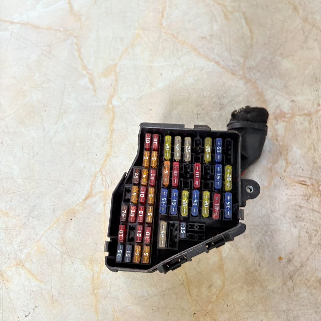 0526424880 fuse box for AUDI A6 AVANT (4F5) 3.0 TDI QUATTRO 2004 244369