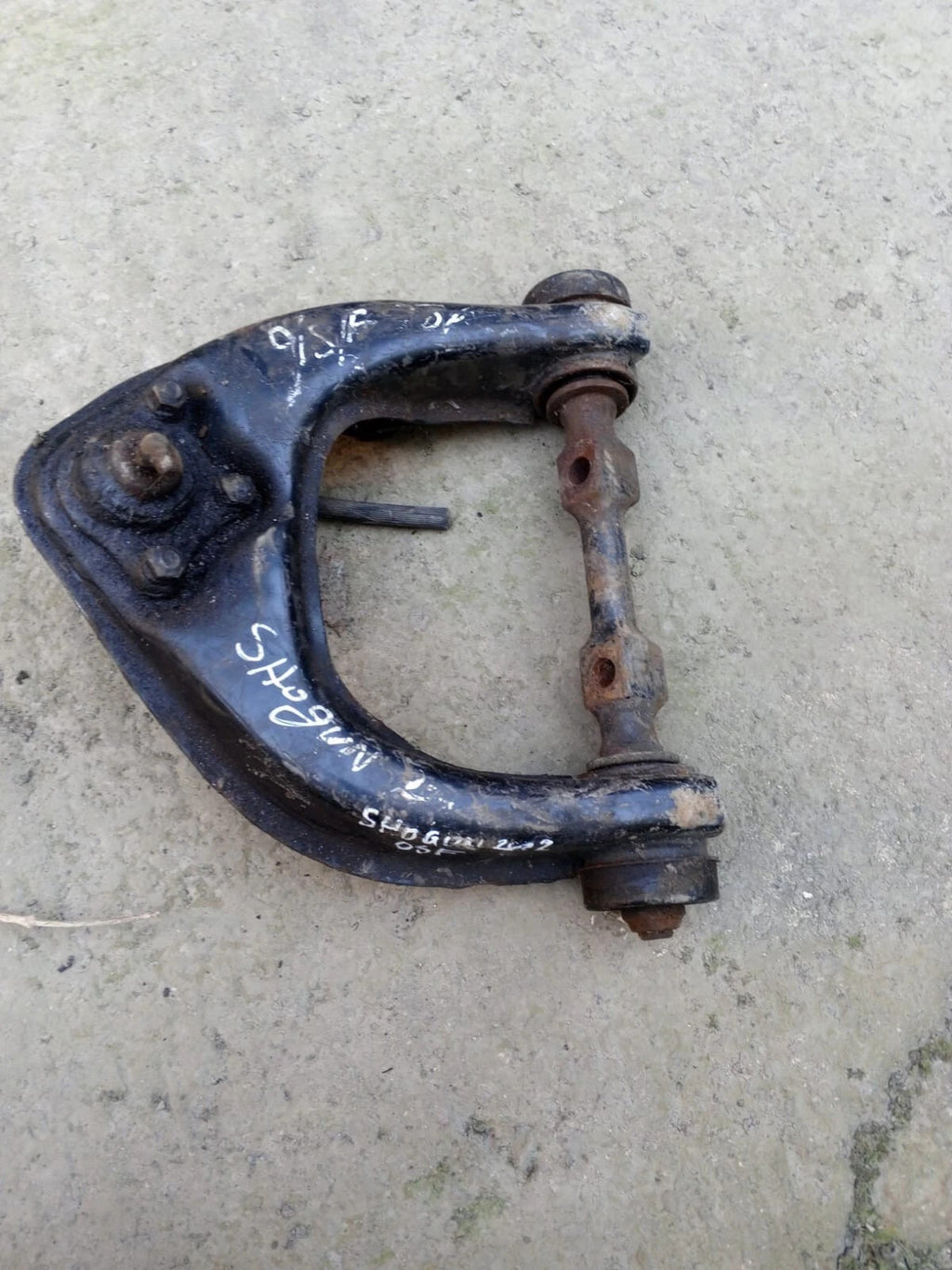 Mitsubishi Shogun Pajero Mk3 2000-2006 Front Right Upper Control Arm MB241155