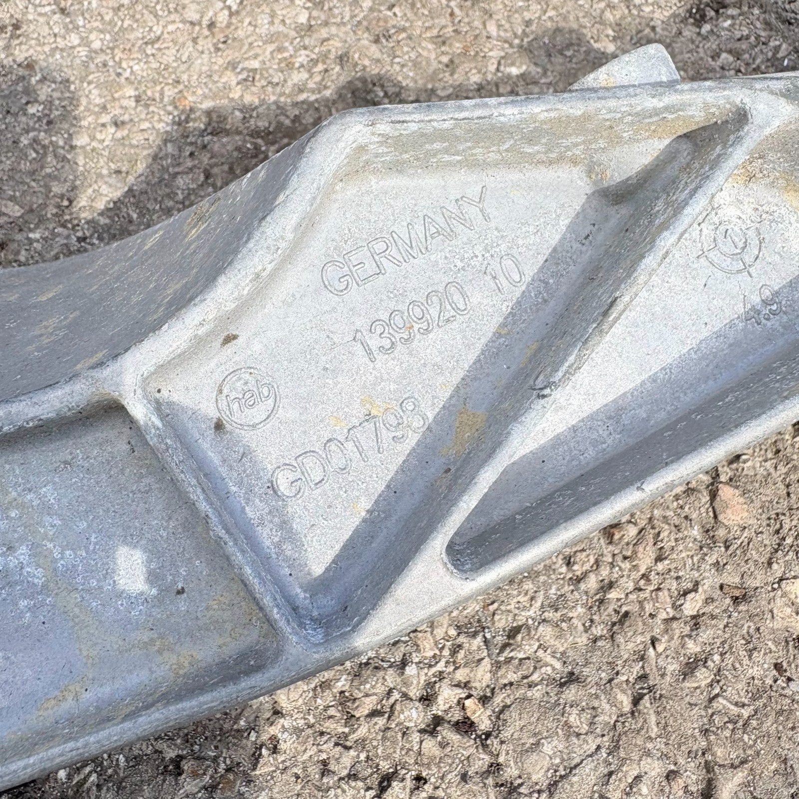 BMW Rear Differential/Diff Mount Bracket 3336 6852896