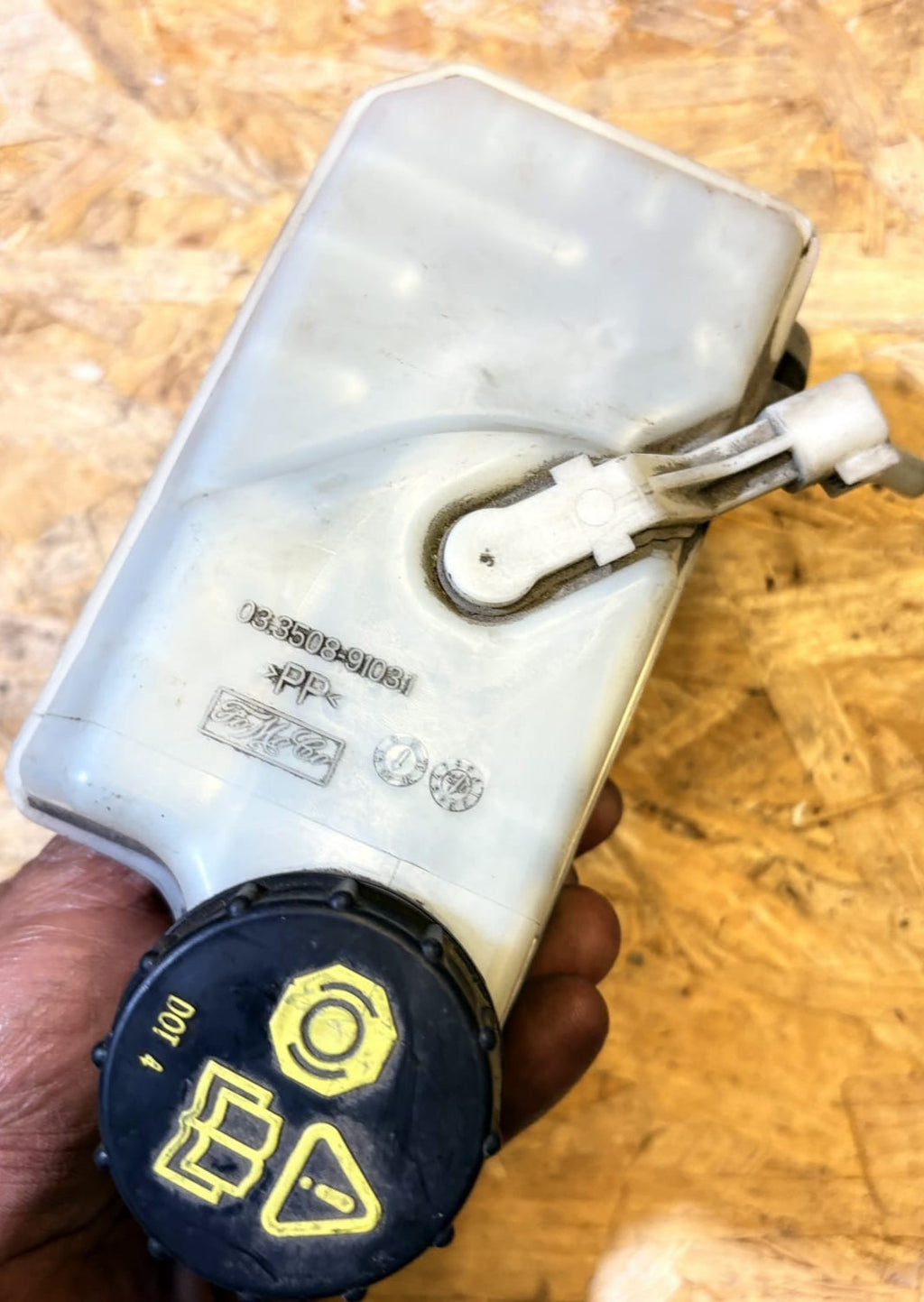 FORD KUGA BRAKE MASTER CYLINDER MK1 033508-91031
