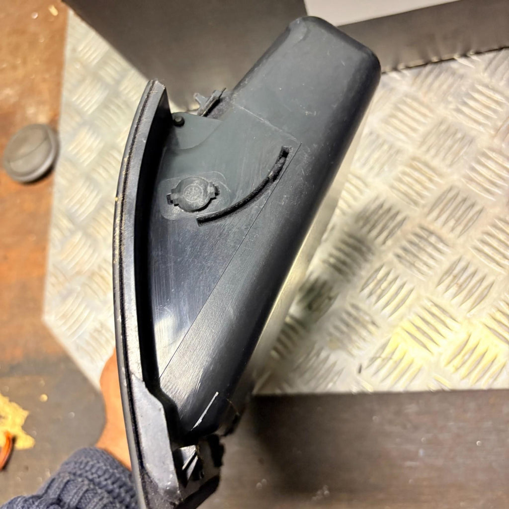 BMW 3 SERIES 320 Ci GLOVE BOX LID DOOR DRIVER SIDE FRONT