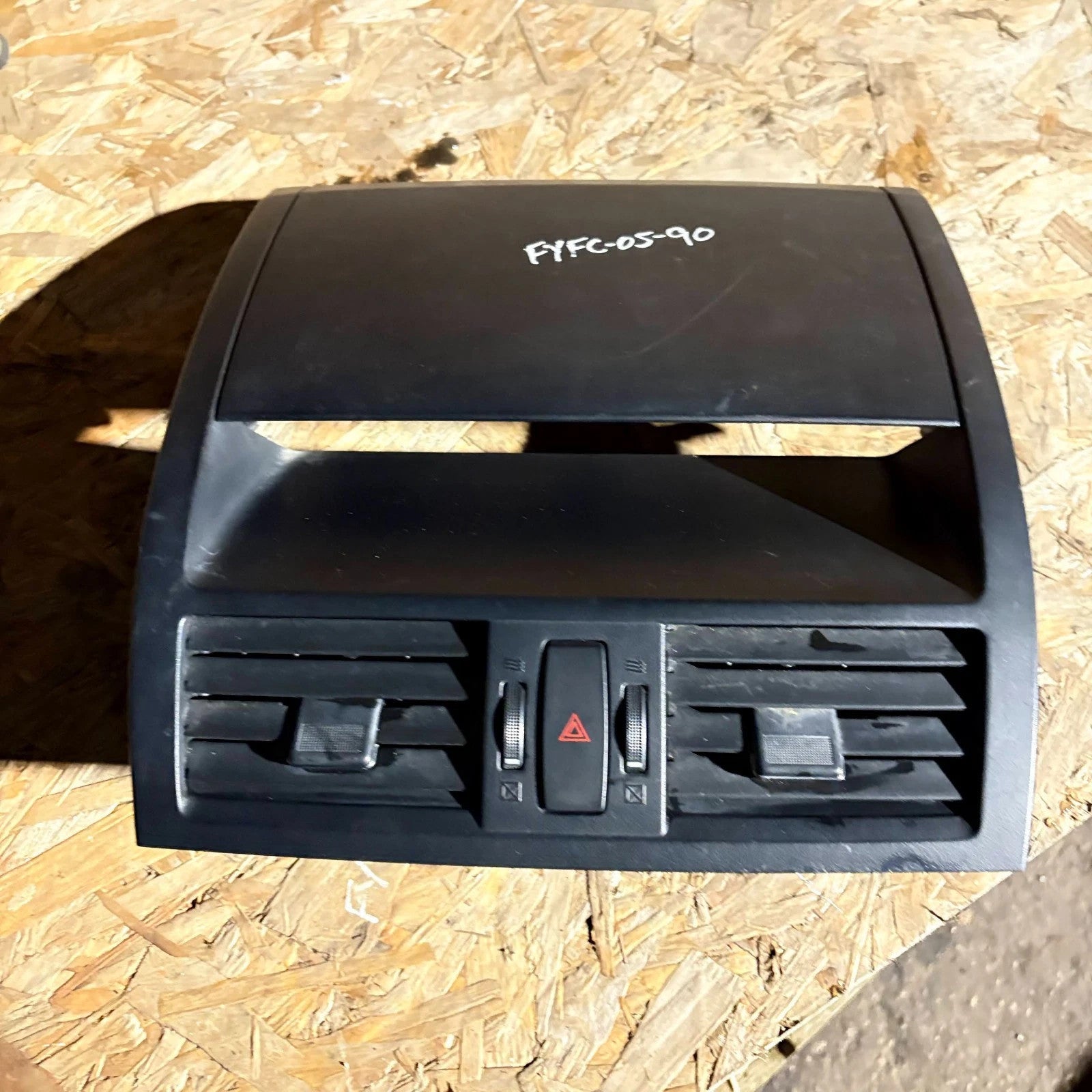 Mazda 6 GH 2008?2012 Interior Centre Console Air Vents Hazard Switch Clock