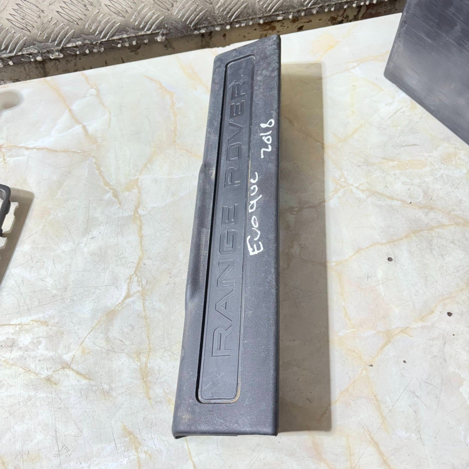 2011-2018 Range Rover Evoque L538 Front Right Driver Side Door Step Trim A061823