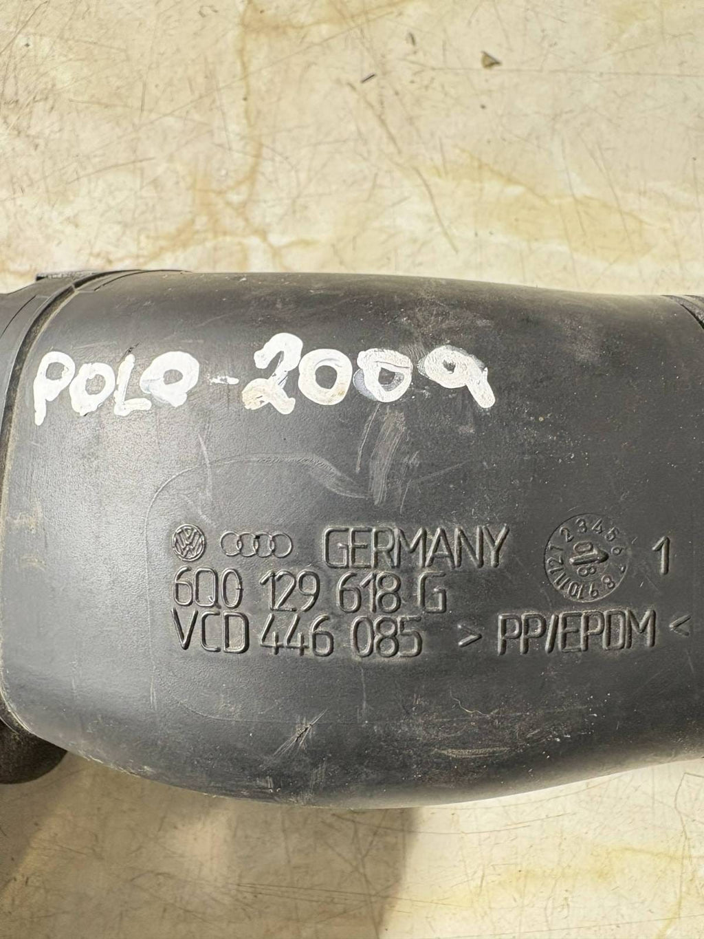 Skoda Roomster (5J) 2009 Diesel air intake hose pipe 6Q0129618G SKU27628