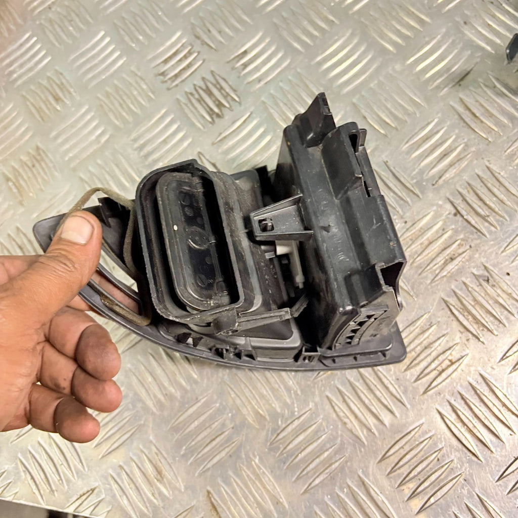 2006 CITROEN C4 MK1 COUPE FRONT RIGHT DRIVER SIDE DASHBOARD AIR VENT TRIM