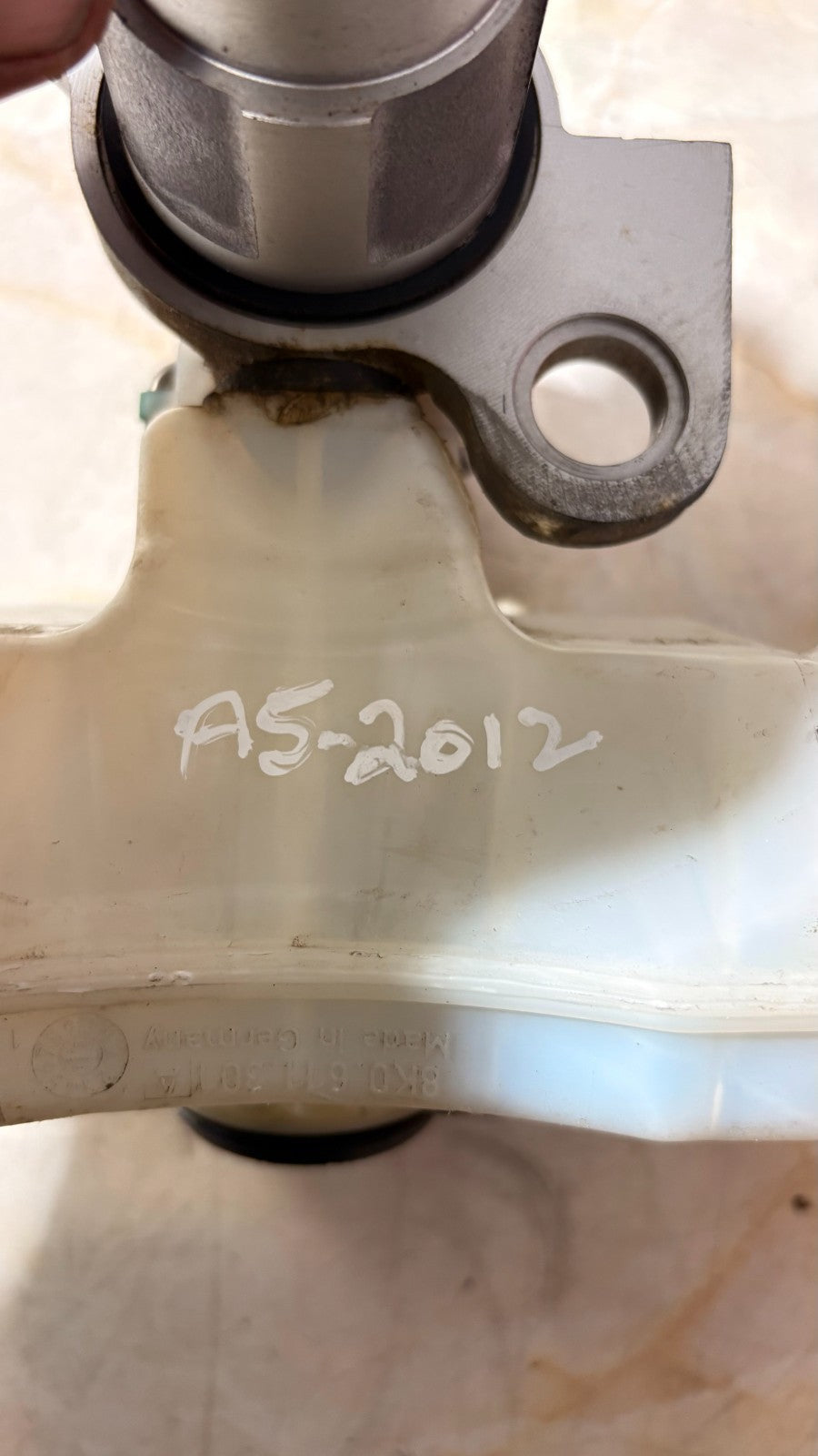 AUDI A5 2012 BRAKE MASTER CYLINDER & BOTTLE 8K0611021A