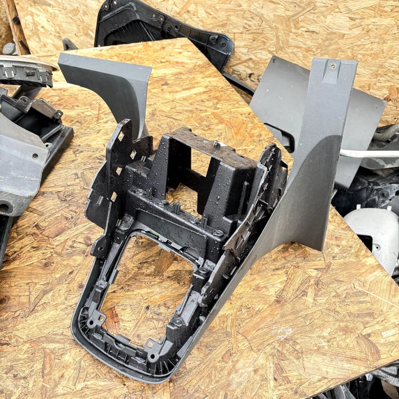 SEAT LEON ST 5F MK3 FRONT CENTER CONSOLE GEARSTICK SURROUND TRIM 5F2863212