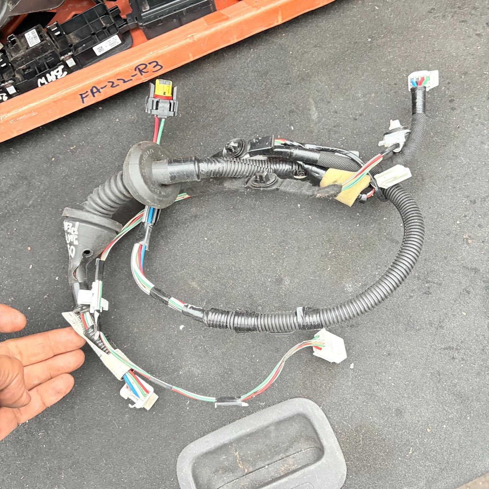 PEUGEOT 108 MK1 2014-2018 5DR OSF DRIVER FRONT DOOR WIRING LOOM 821510H390D