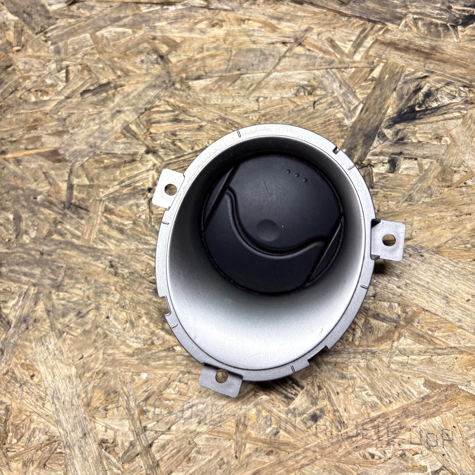 Nissan Juke F15 Mk1 2011 5 Door Passenger Left Dashboard Air Vent N/S/F Silver
