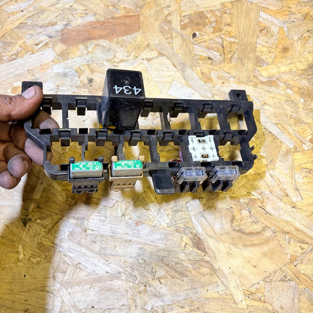 VW Beetle Mk1 98-10 right front relay fuse box board wiring connector grid