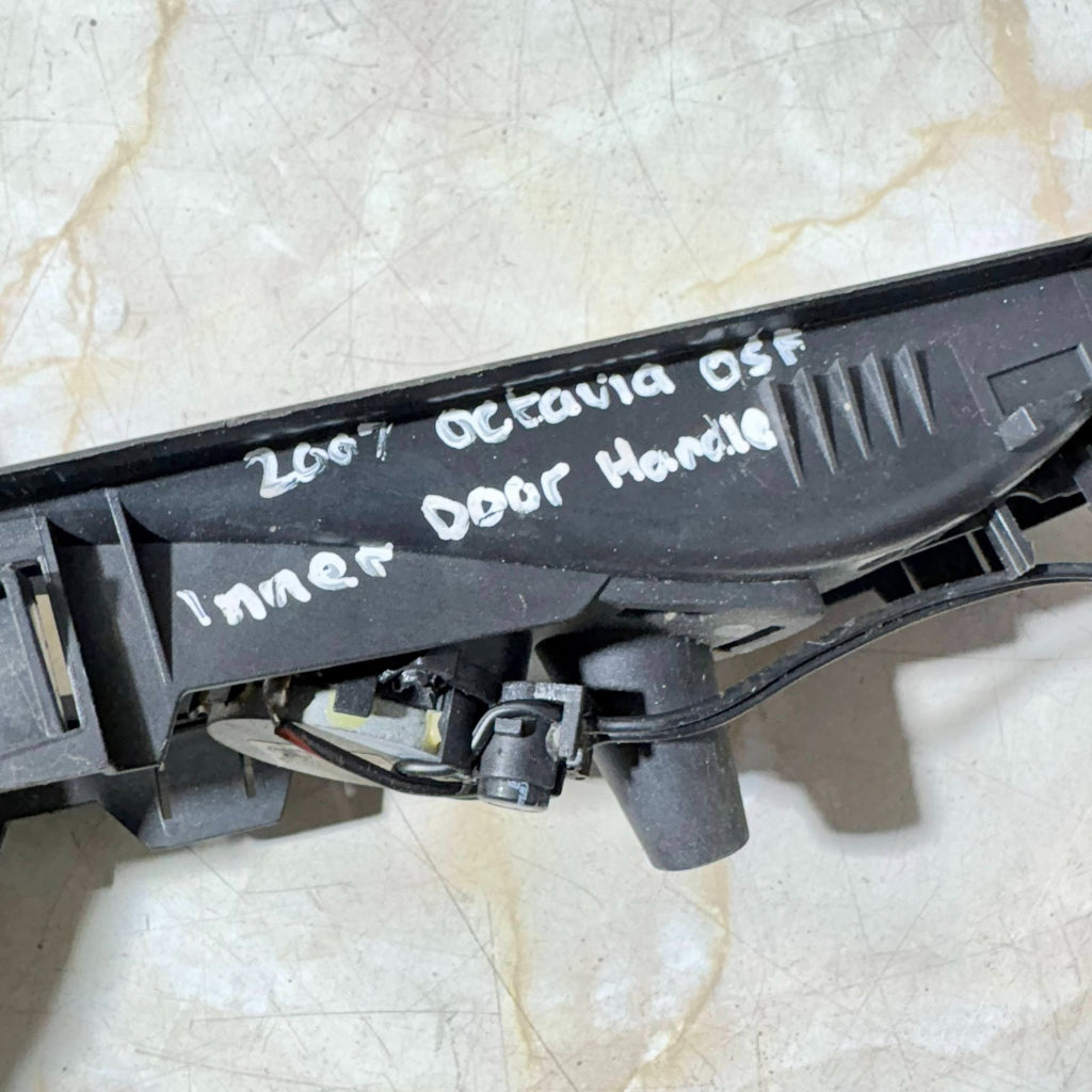 SKODA OCTAVIA 2007 ELEGANCE OSF INTERIOR DOOR HANDLE 1Z0837248