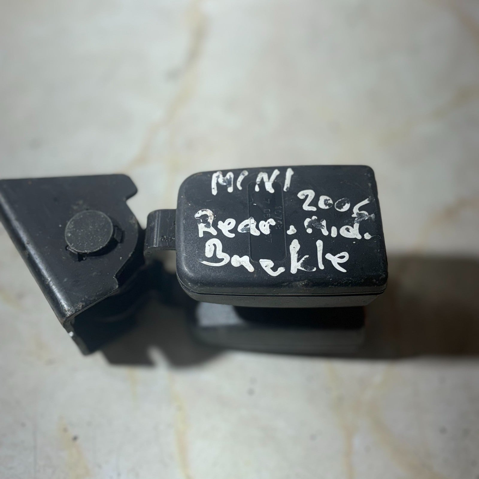 BMW MINI One Cooper Rear Centre Seat Belt Buckle 7055957 2001-2006