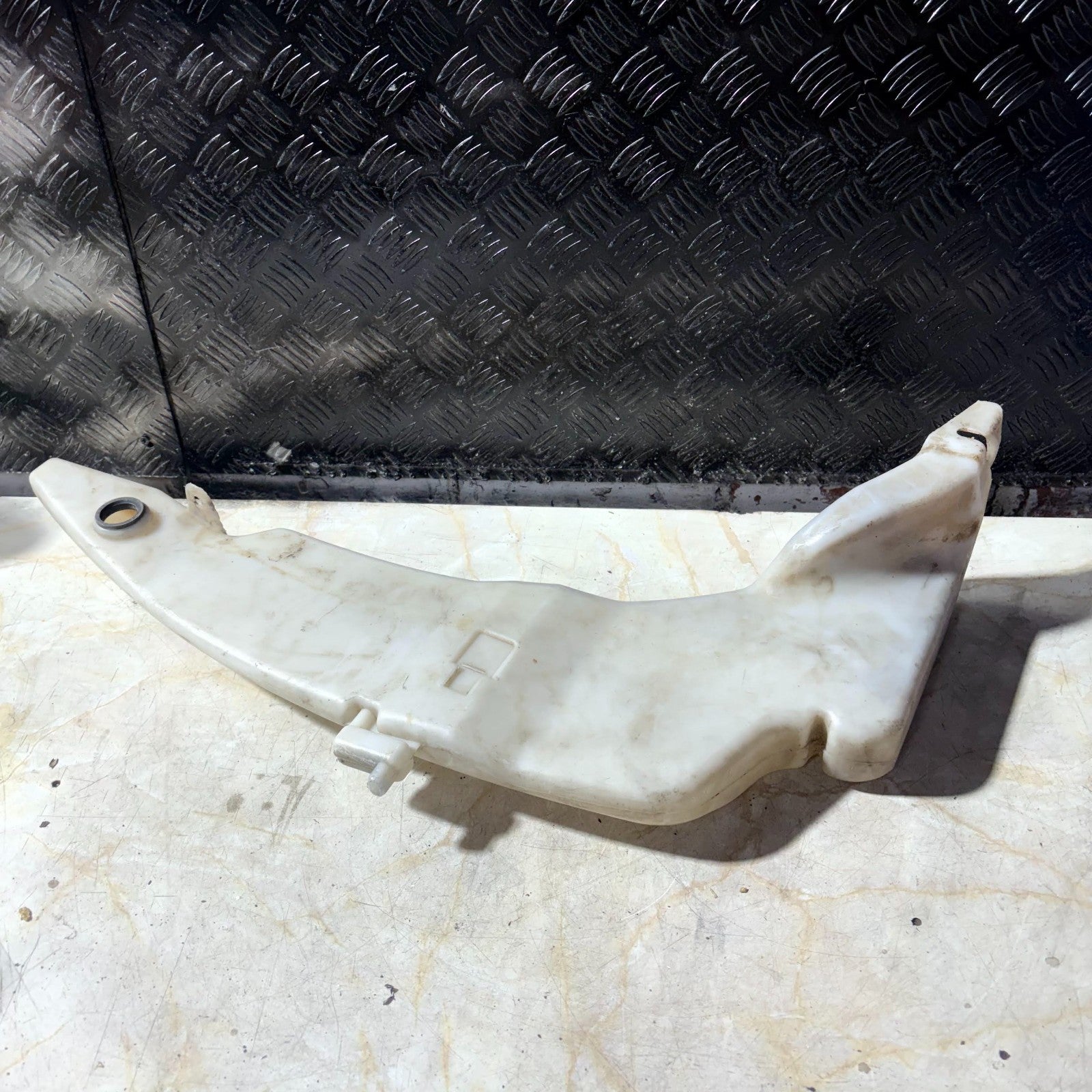 Ford Connect MK1 2002-2012 Windscreen Washer Bottle Tank & Pump 2T14-17618-AB