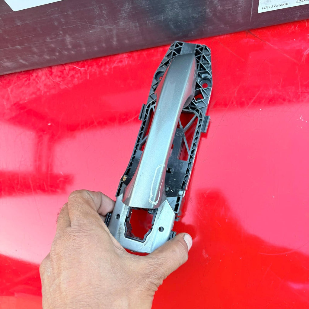 VW GOLF MK7 2016 5DR DRIVERS SIDE FRONT EXTERIOR DOOR HANDLE 5N0837885H LB7W