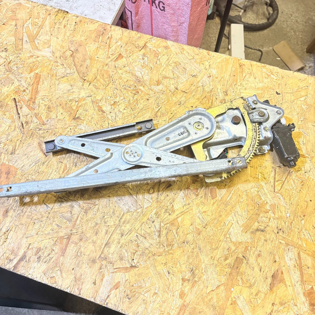 KIA SORENTO 04/2003-2008 5DR REAR LEFT NSR WINDOW REGULATOR MOTOR 83450-3E000